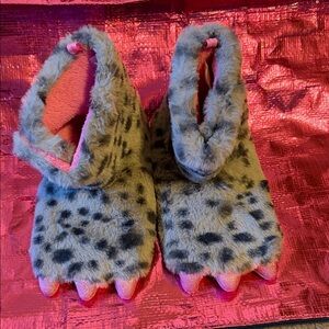 Wonder Nation Gray and Pink Kids Slippers